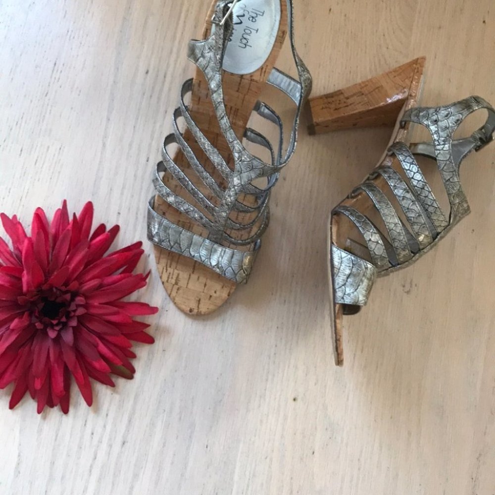 The touch of Nina silver snakeskin shoe with cork heel size 9.5 Y2K vintage - Picture 5 of 8